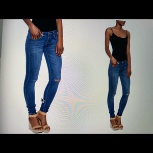 Knee slit skinny jean